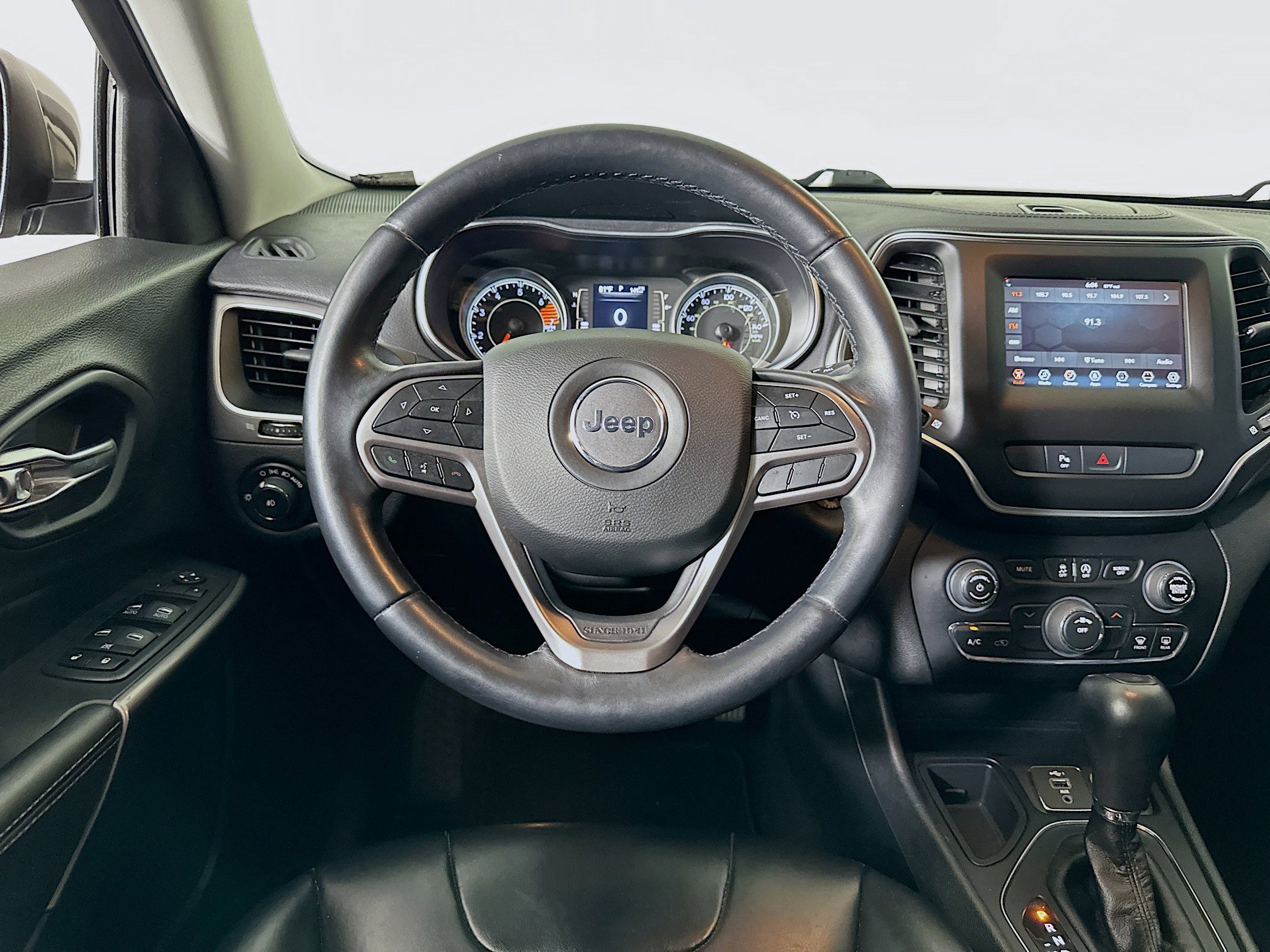Used 2019 Jeep Cherokee Latitude Plus FWD image 17