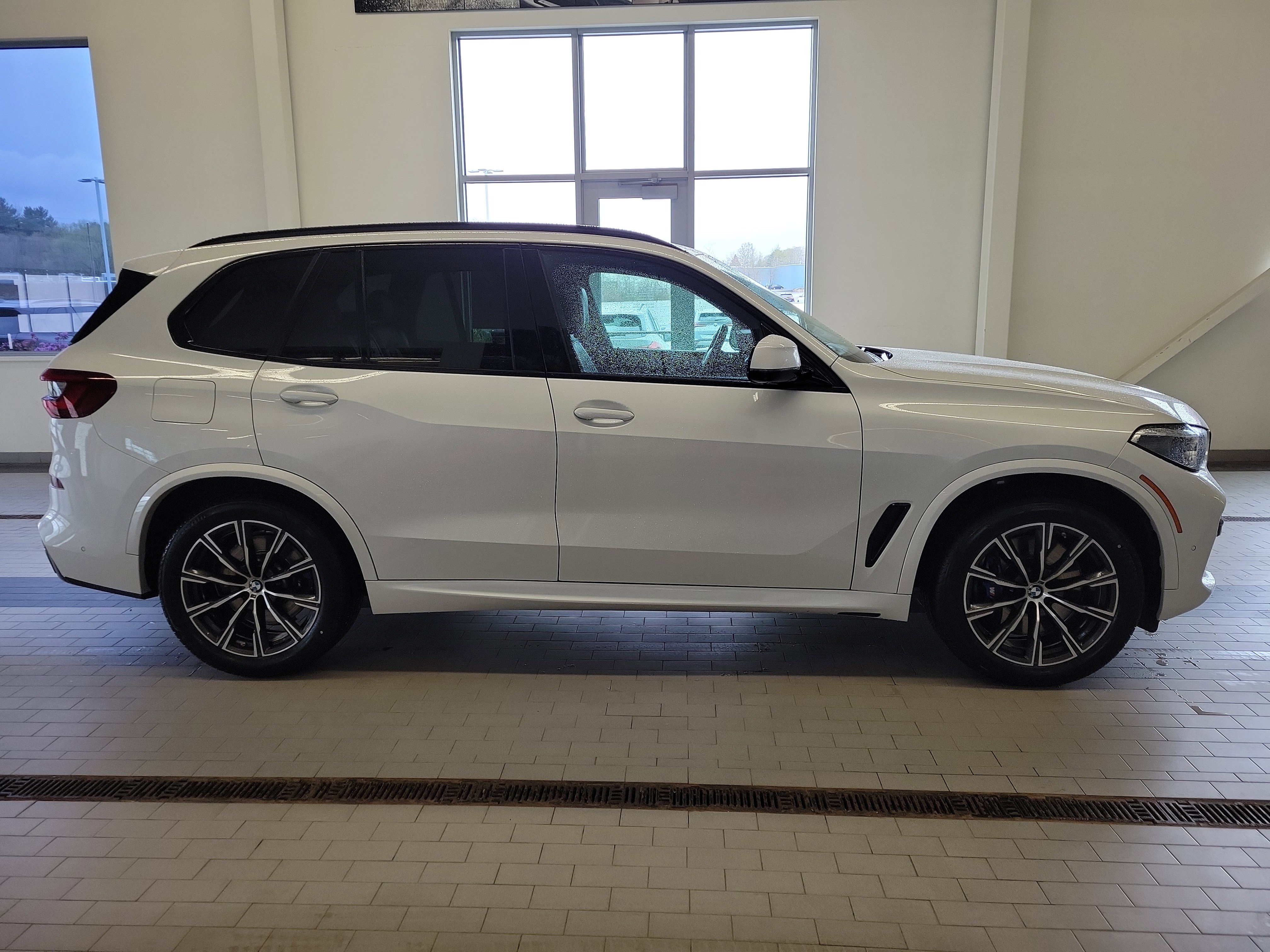 Used 2023 BMW X5 M50i AWD/4WD image 4