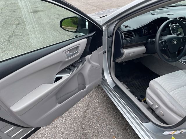 Used 2017 Toyota Camry LE FWD image 11