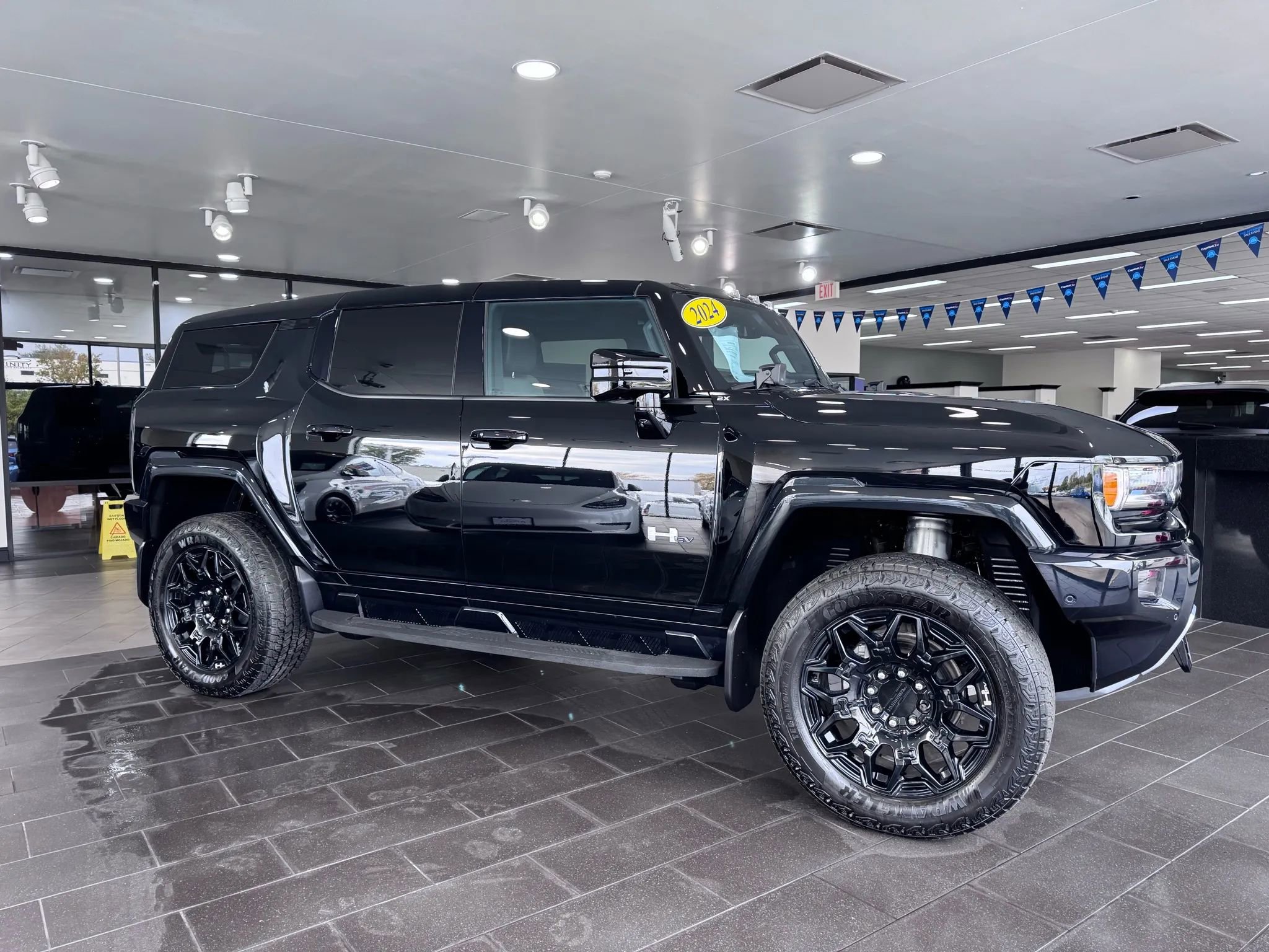 Used 2024 GMC Hummer EV 2X w/ LPO, Illumination Package image 6
