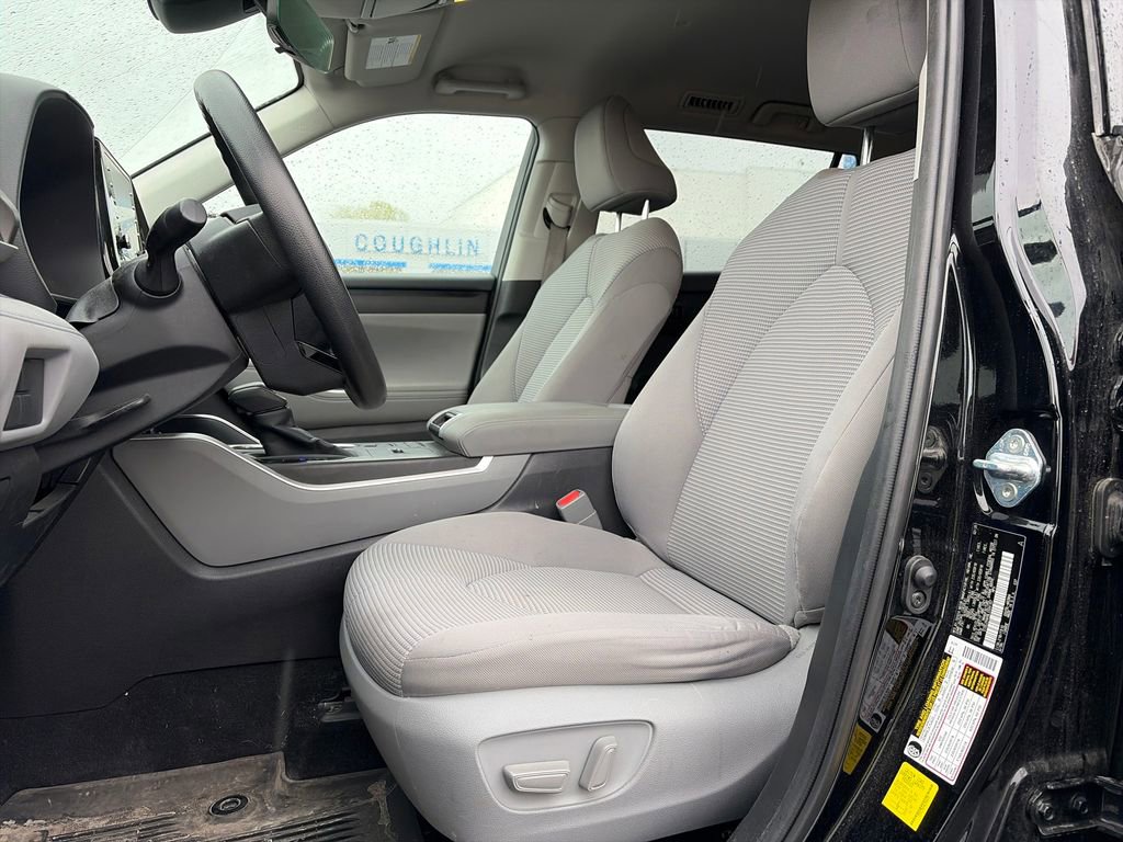 Used 2020 Toyota Highlander L FWD image 15
