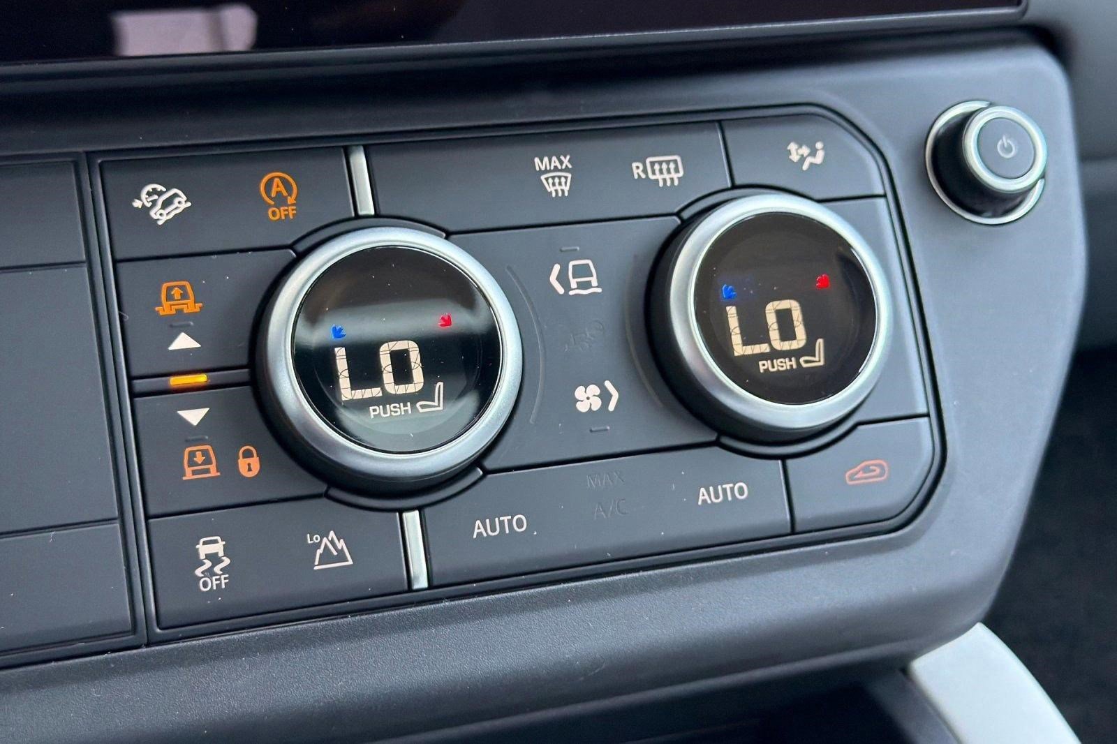 New 2026 Land Rover Defender 110 AWD/4WD image 17