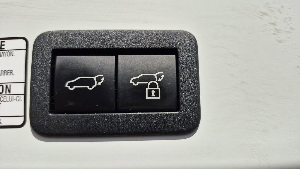 Used 2024 Toyota Corolla Cross XLE w/ Convenience Package image 14