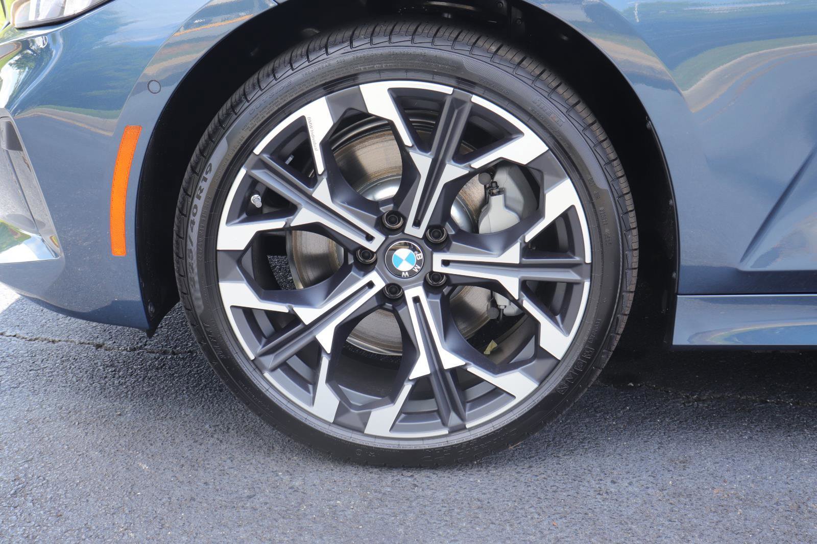 New 2025 BMW 330i Sedan w/ Convenience Package image 38