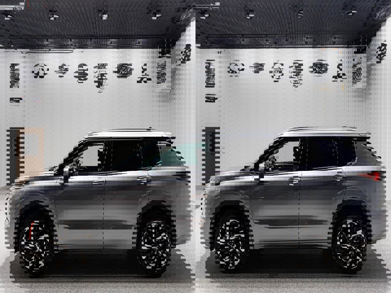 Used 2024 Mitsubishi Outlander SEL image 3