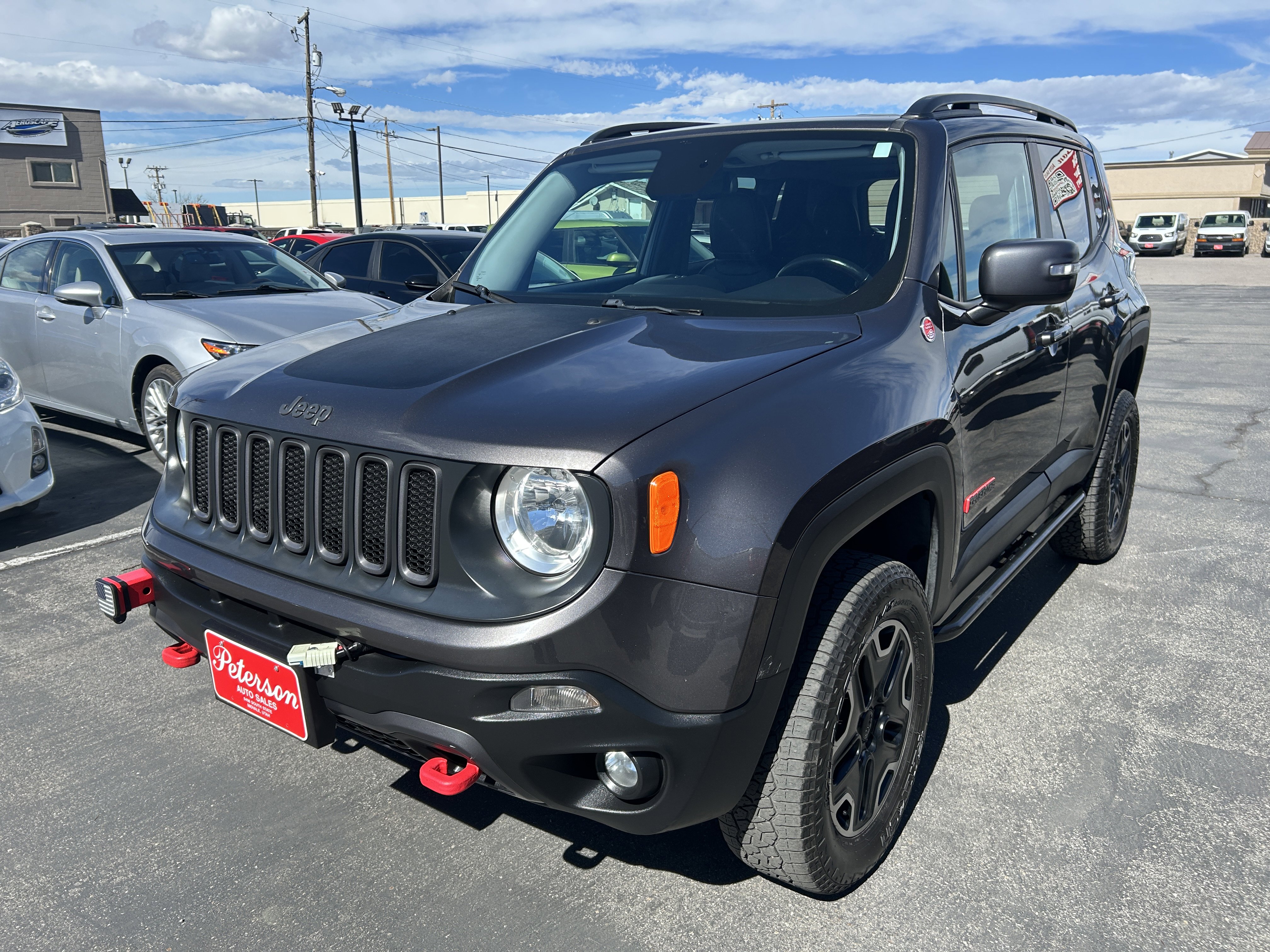 Used 2016 Jeep Renegade Trailhawk w/ Premium Trailhawk Package AWD/4WD image 2