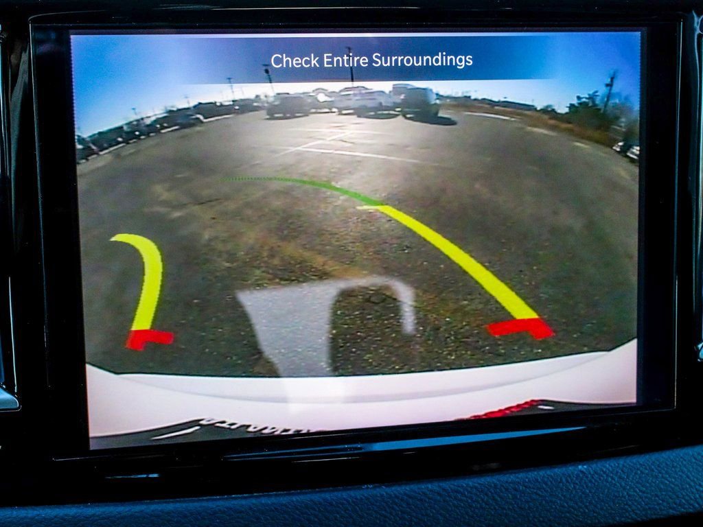 Used 2024 Chrysler Pacifica Touring-L image 17