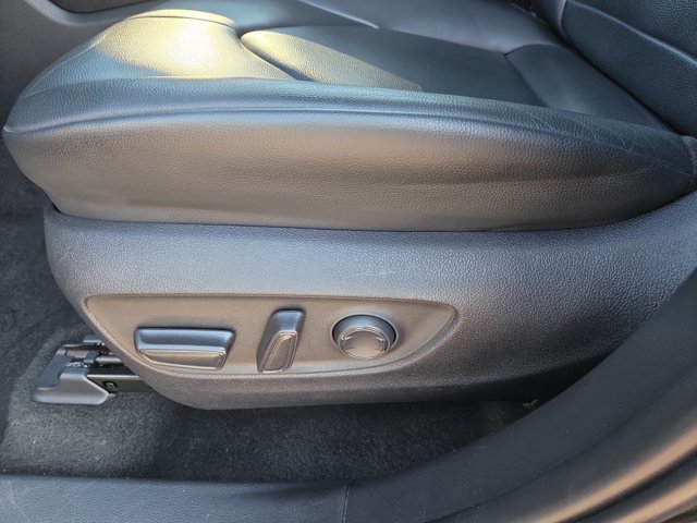 Used 2023 Toyota Highlander XLE AWD/4WD image 25