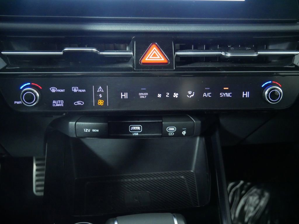 Certified 2023 Kia Niro SX Touring image 28