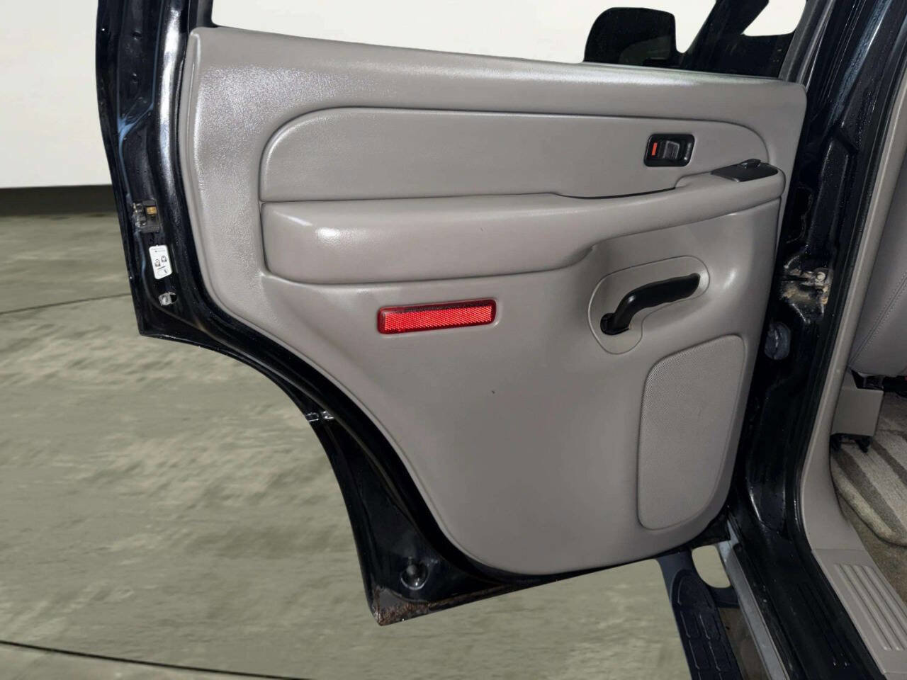 Used 2005 Chevrolet Tahoe Z71 w/ Preferred Equipment Group image 21