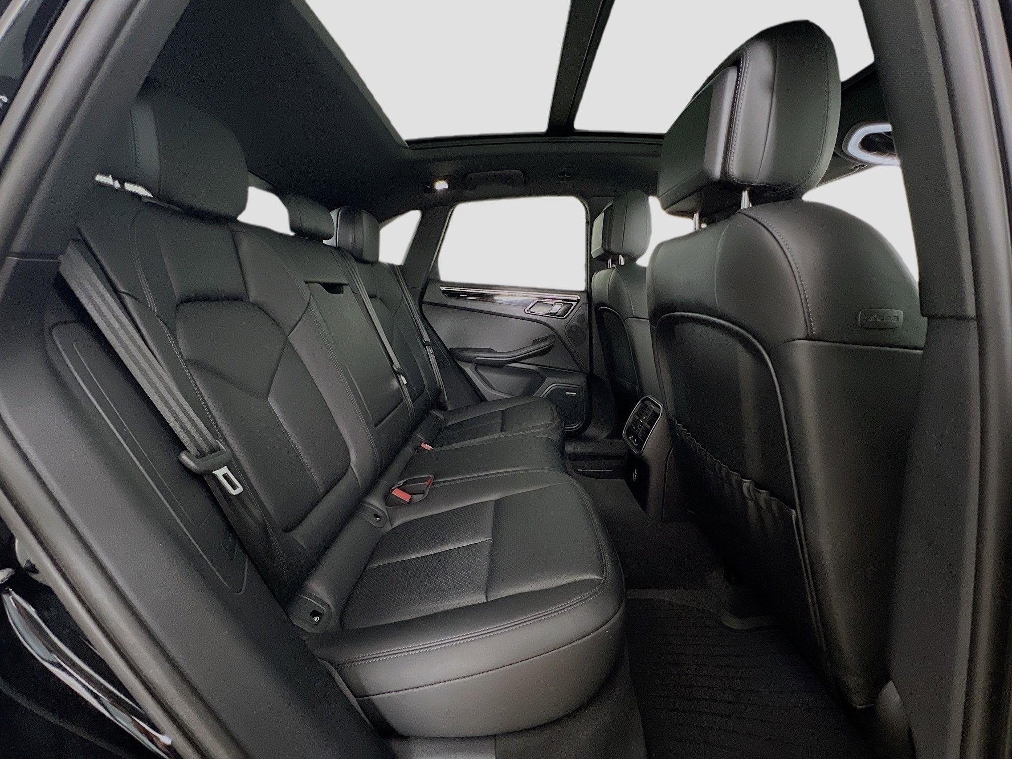 Used 2024 Porsche Macan image 29