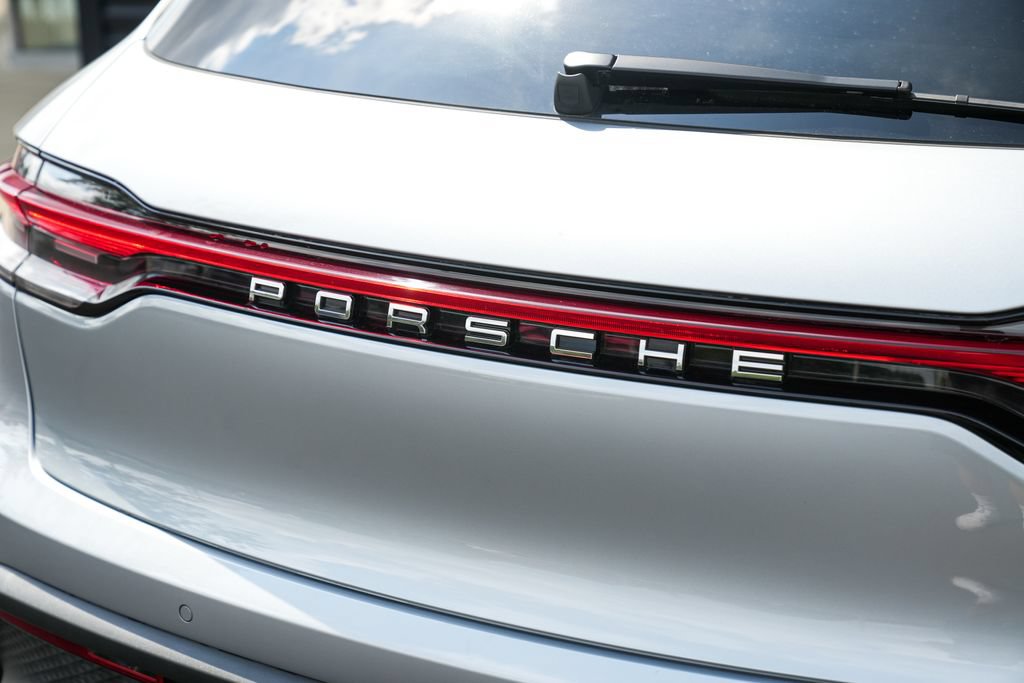 Certified 2026 Porsche Macan AWD/4WD image 16