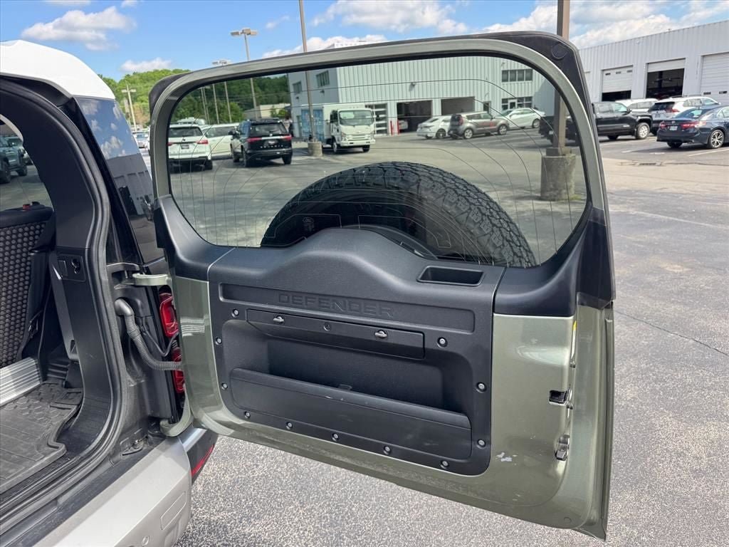 Used 2021 Land Rover Defender 90 First Edition AWD/4WD image 18