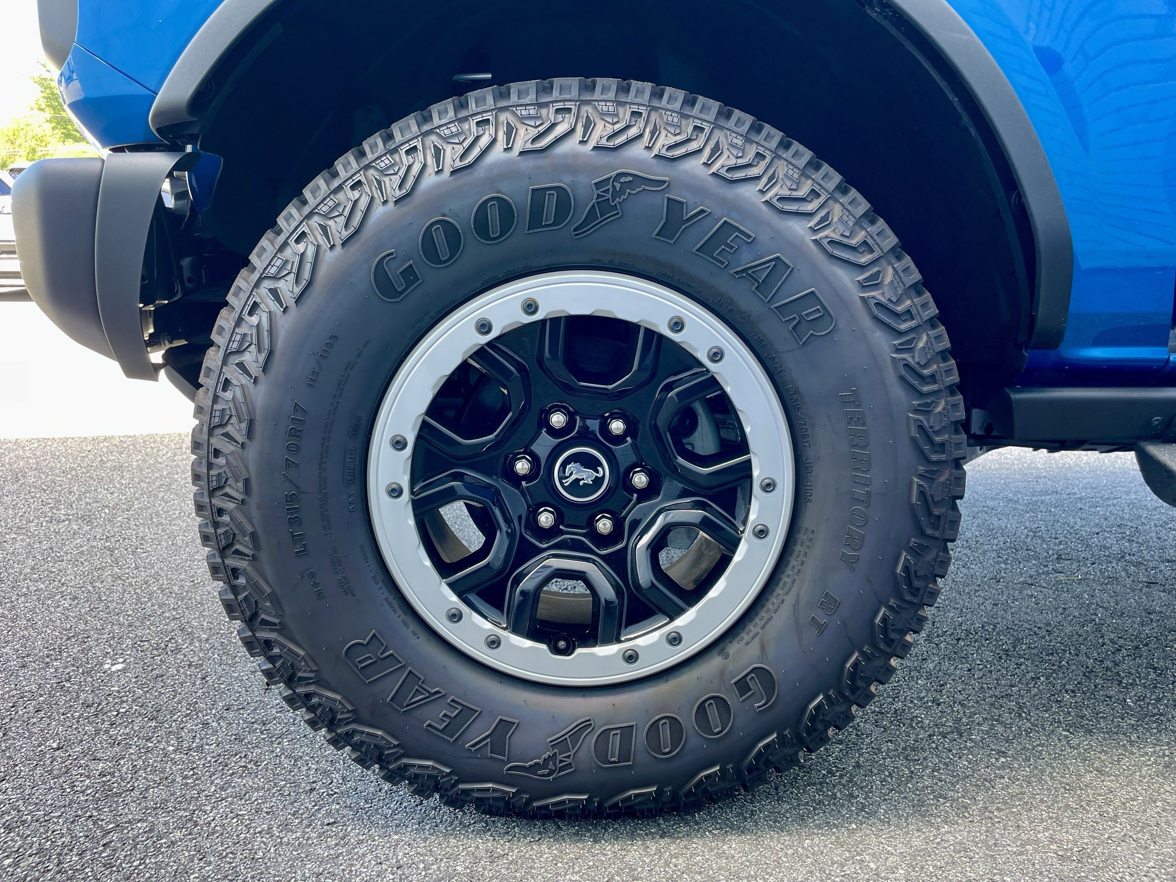 Used 2025 Ford Bronco Badlands image 9