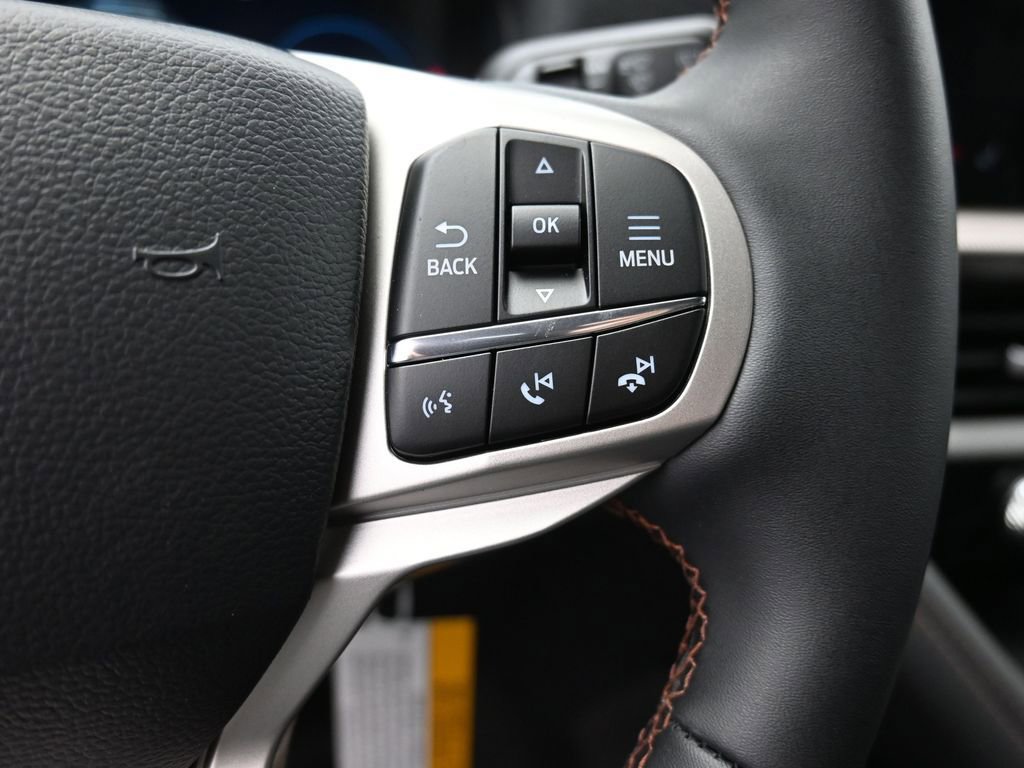 New 2026 Ford Explorer Active RWD image 7
