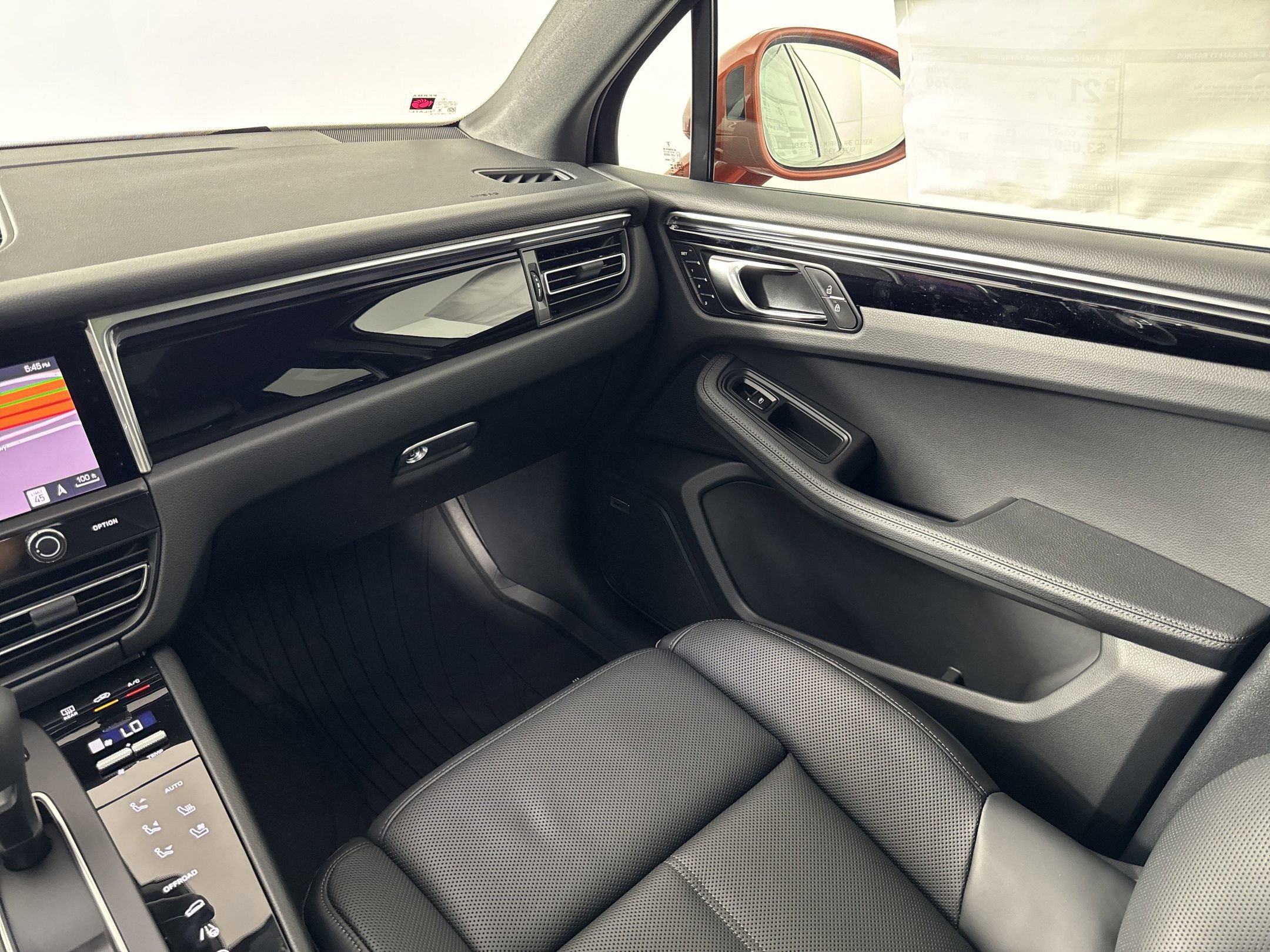 Used 2025 Porsche Macan image 27