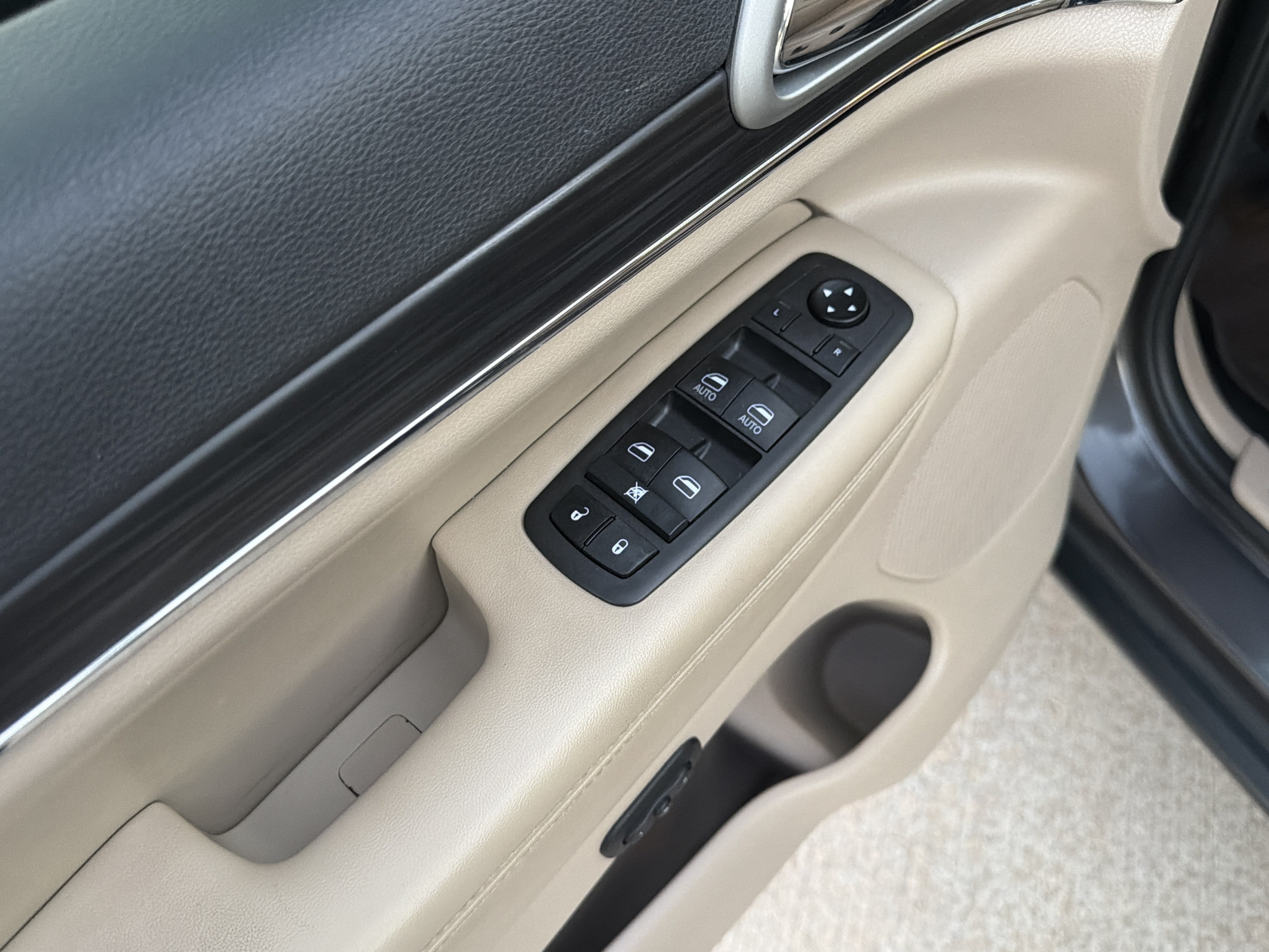 Used 2021 Jeep Grand Cherokee Limited w/ Premium Lighting Group AWD/4WD image 15