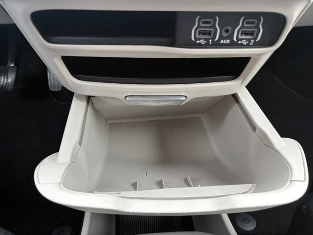 Used 2023 Chrysler Pacifica Touring-L FWD image 30