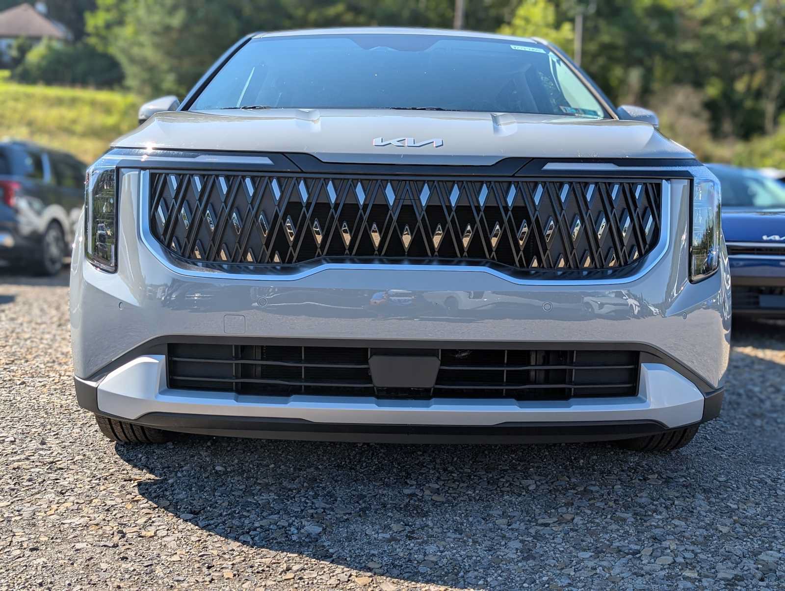 New 2027 Kia Carnival FWD image 2