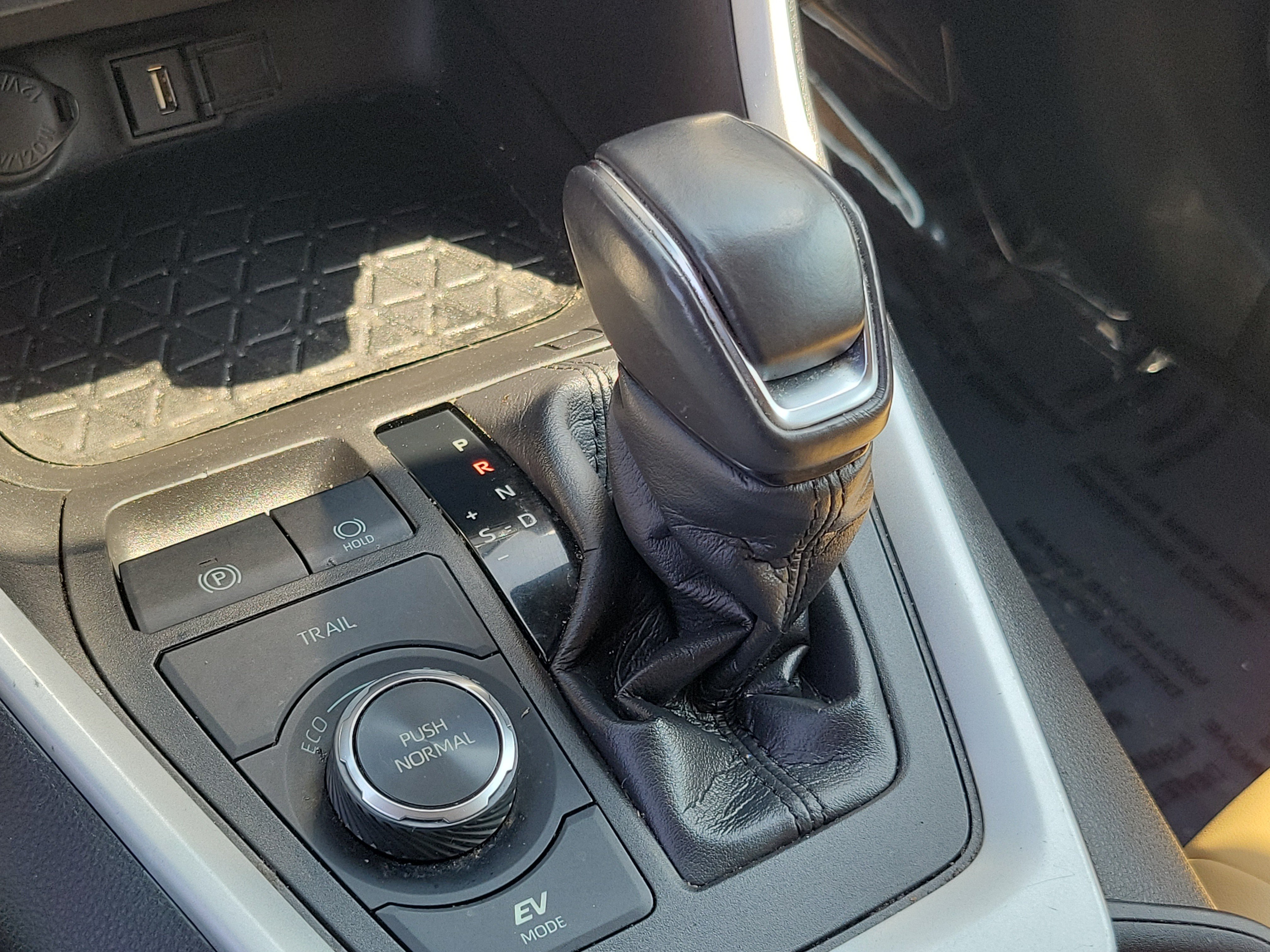 Certified 2021 Toyota RAV4 XLE Premium AWD/4WD image 32