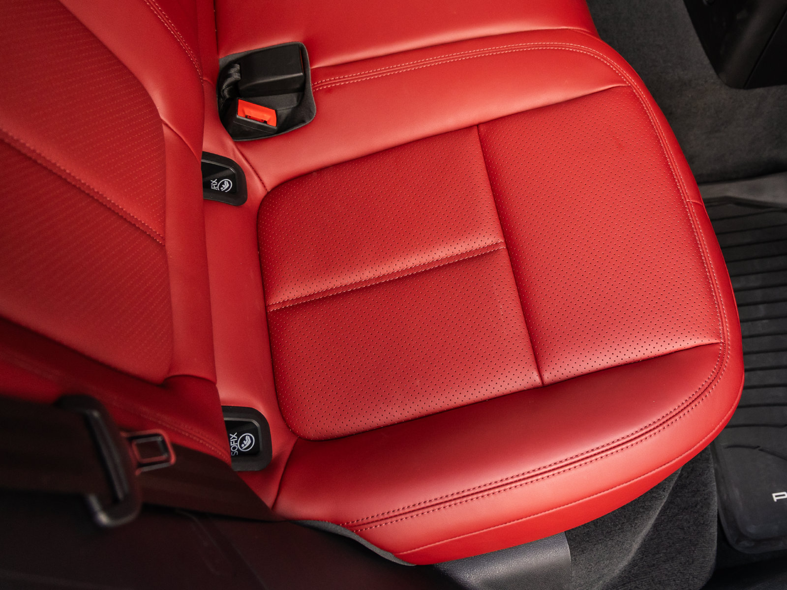 Certified 2025 Porsche Macan w/ Premium Package Plus AWD/4WD image 40