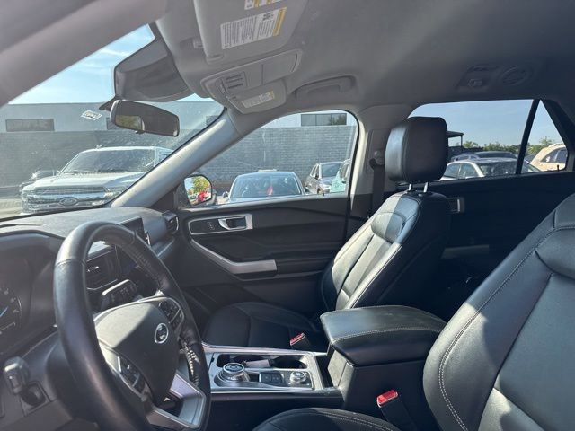 Used 2021 Ford Explorer XLT w/ Equipment Group 202A AWD/4WD image 9