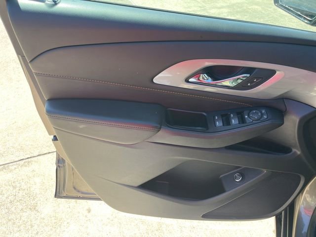 Used 2020 Chevrolet Traverse LT image 12