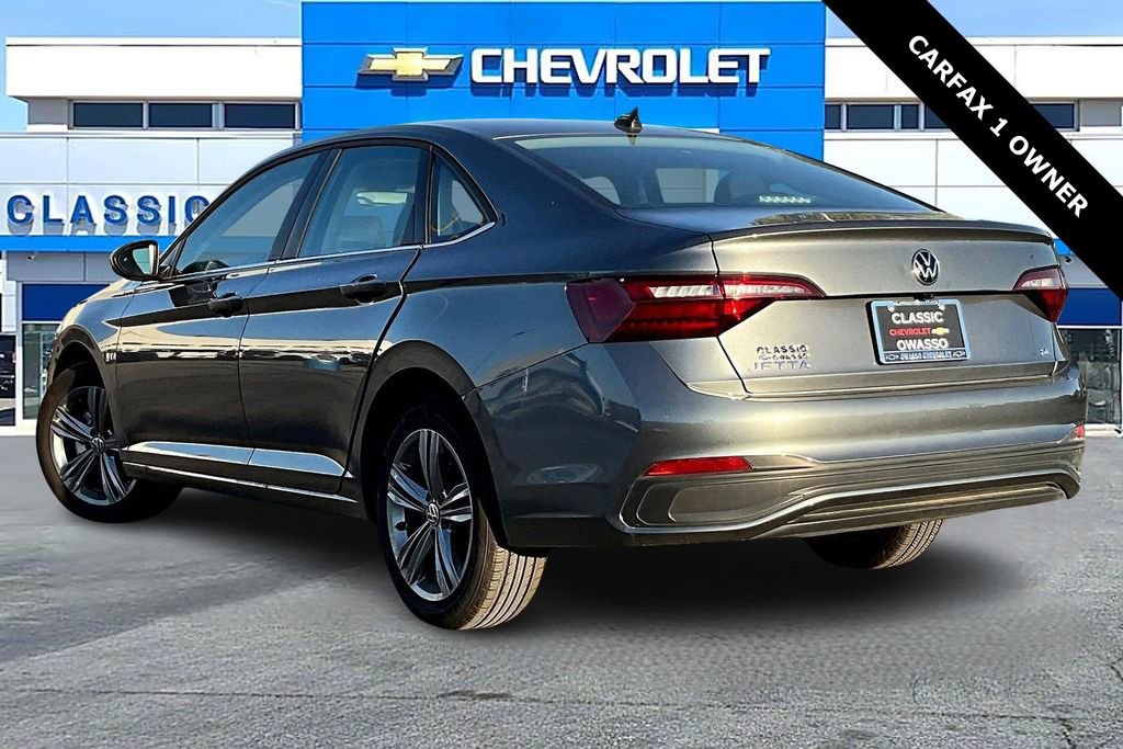 Used 2024 Volkswagen Jetta SE image 4