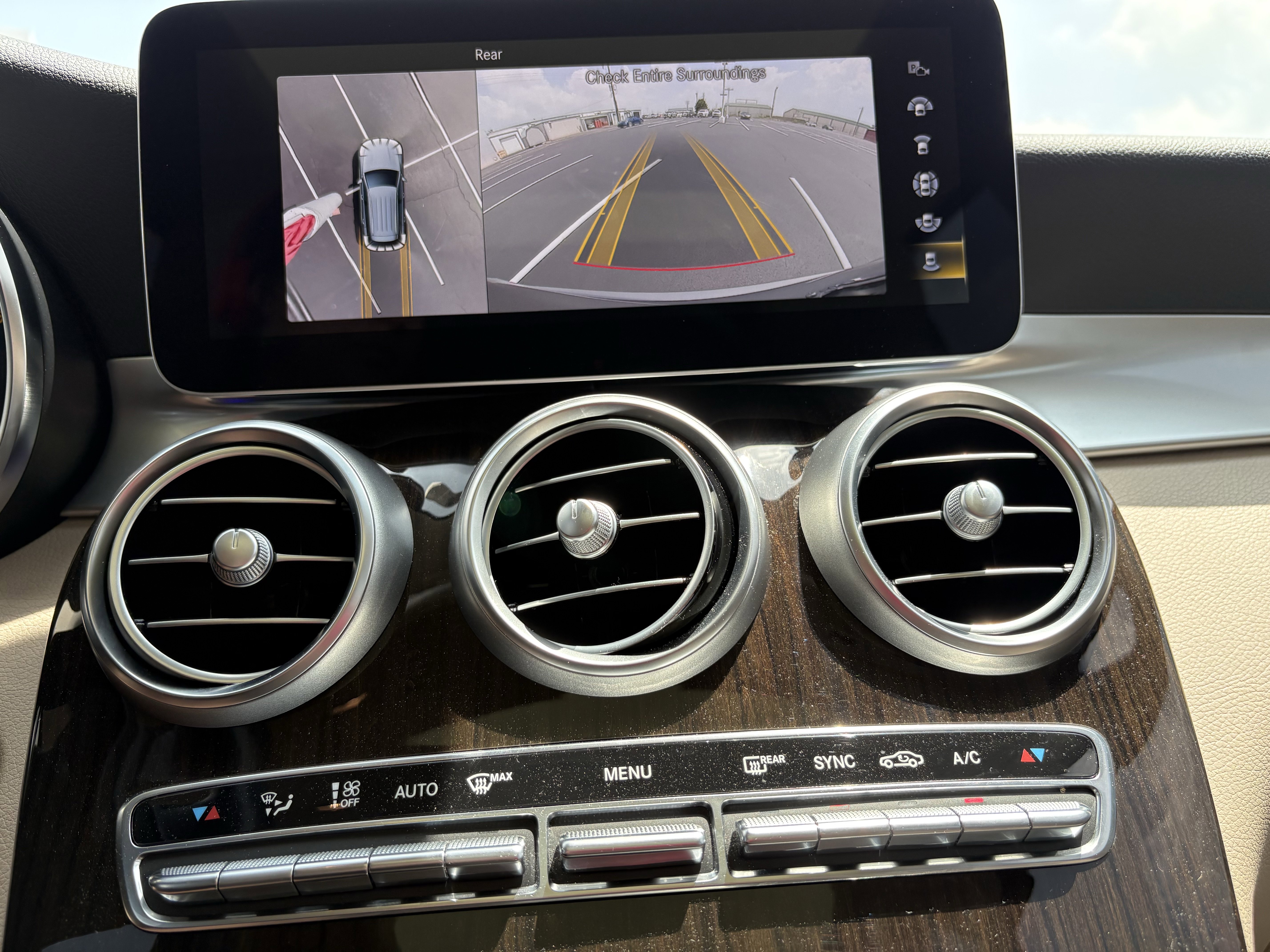 Used 2021 Mercedes-Benz GLC 300 4MATIC w/ Premium Package image 12