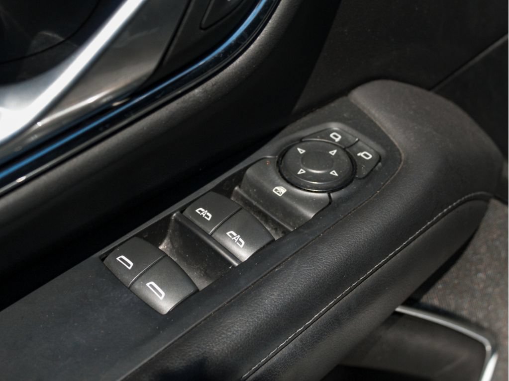 Used 2022 Chevrolet Suburban LS RWD image 9