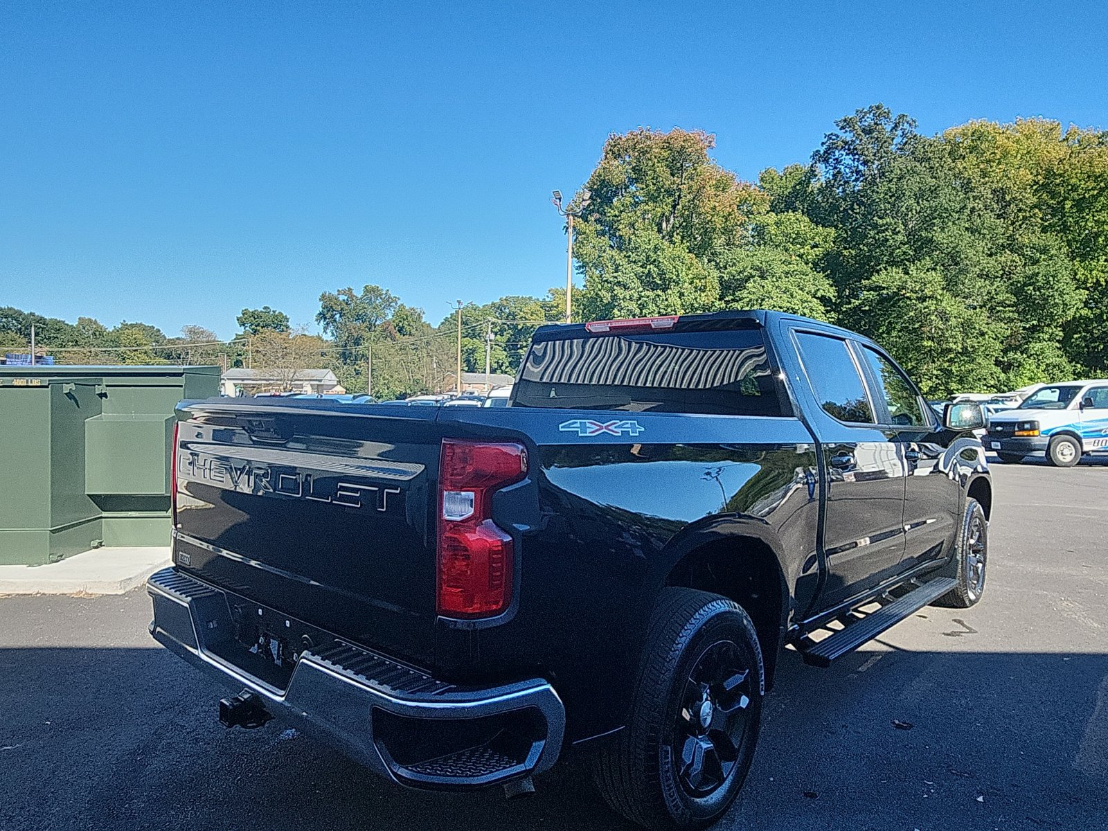 Used 2023 Chevrolet Silverado 1500 LT AWD/4WD image 5