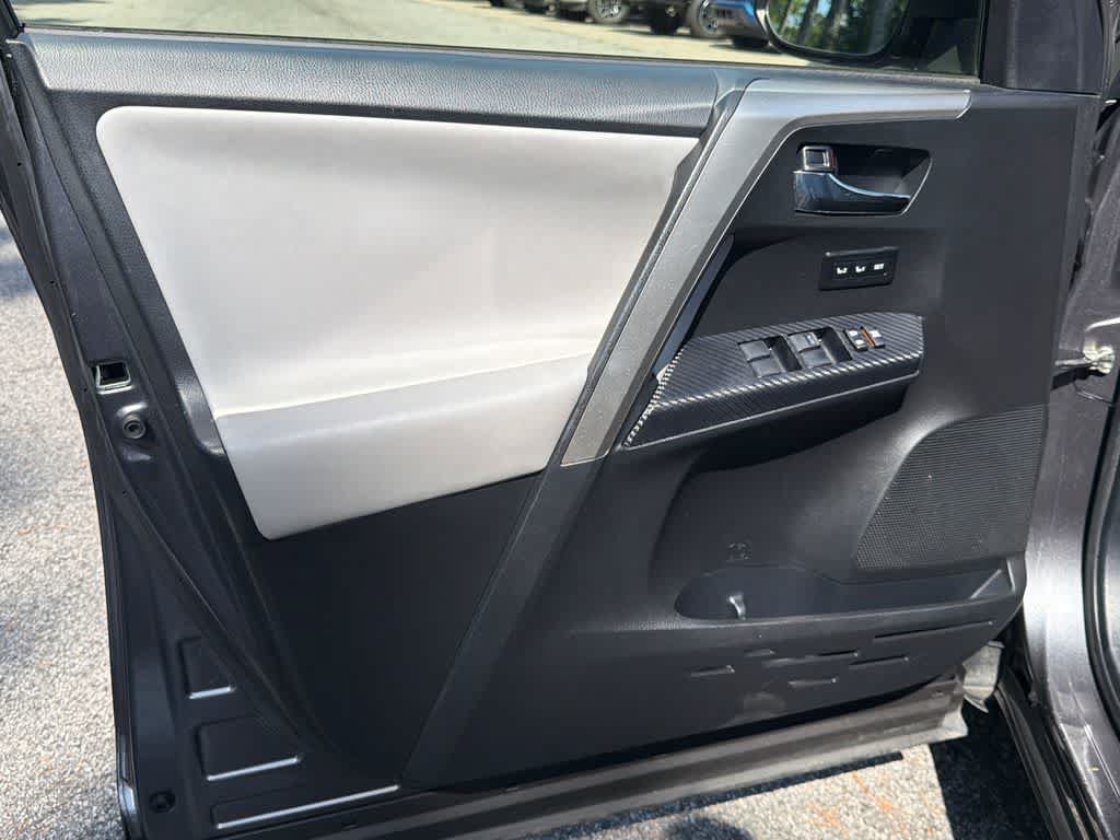 Used 2015 Toyota RAV4 Limited w/ Outdoor Package FWD image 11