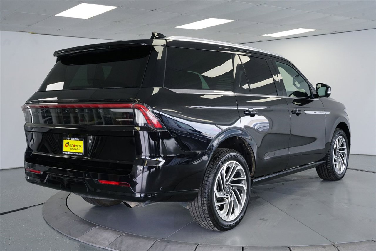 Used 2025 Lincoln Navigator Reserve image 16