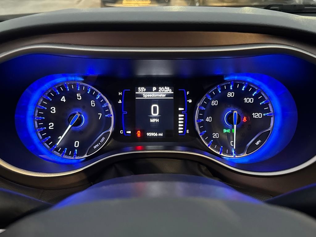 Used 2023 Chrysler Voyager LX image 15