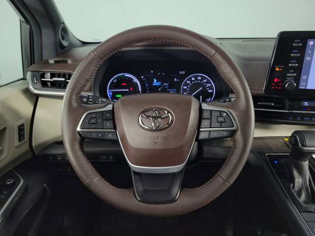 Used 2023 Toyota Sienna Platinum image 24