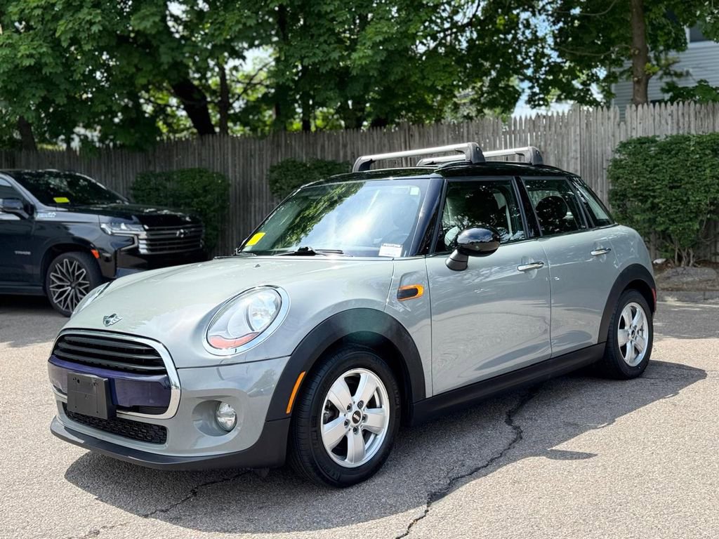 Used 2016 MINI Cooper 4-Door Hardtop FWD video 2