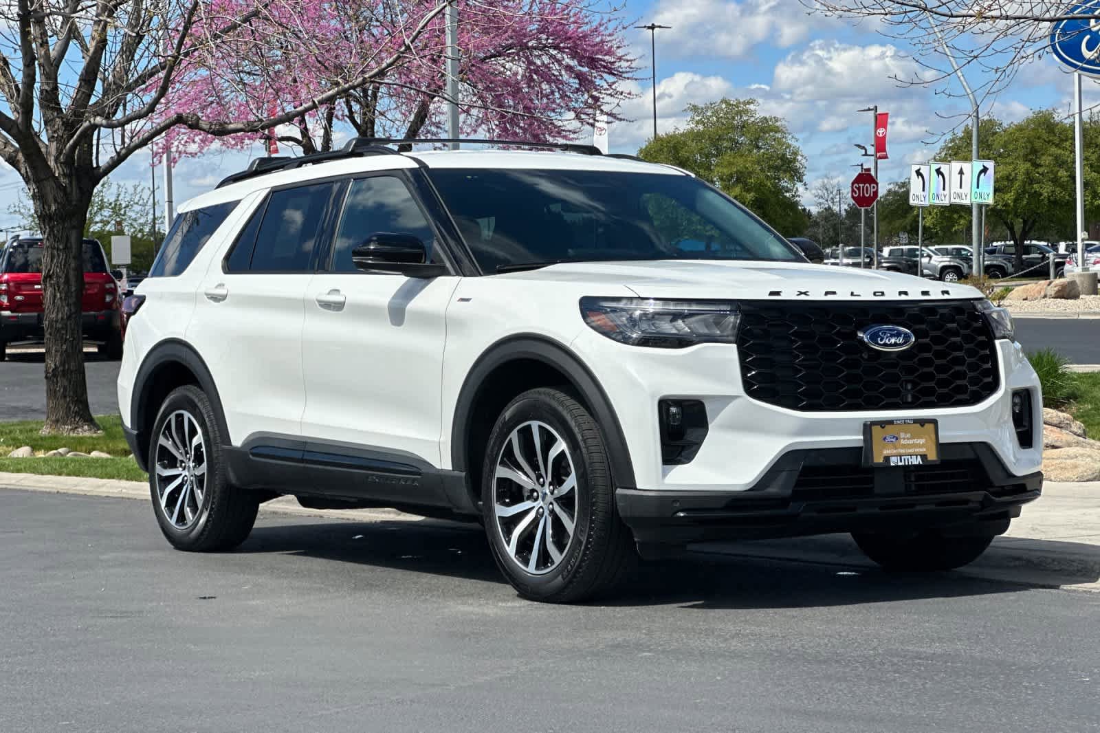 Certified 2025 Ford Explorer ST-Line AWD/4WD image 9