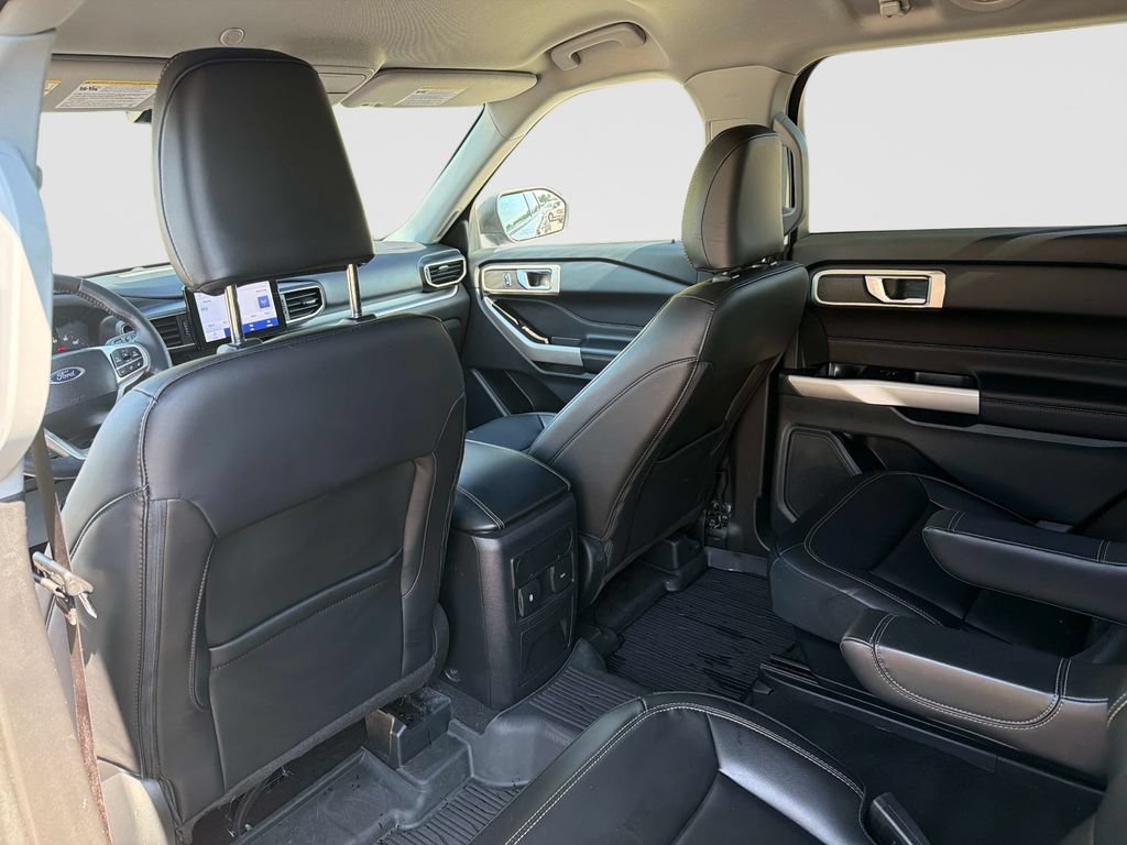 Used 2023 Ford Explorer XLT w/ Equipment Group 202A AWD/4WD image 15