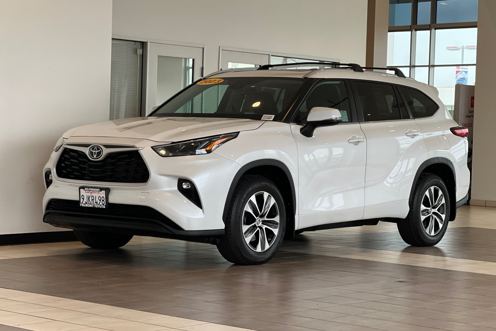 Used 2023 Toyota Highlander XLE AWD/4WD image 8