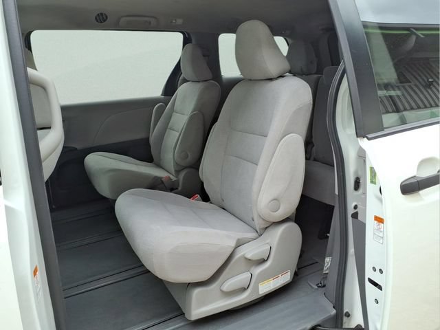 Used 2020 Toyota Sienna L FWD image 22