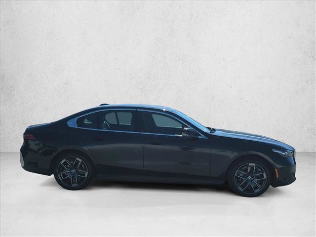Used 2026 BMW 540i xDrive w/ Premium Package AWD/4WD image 4