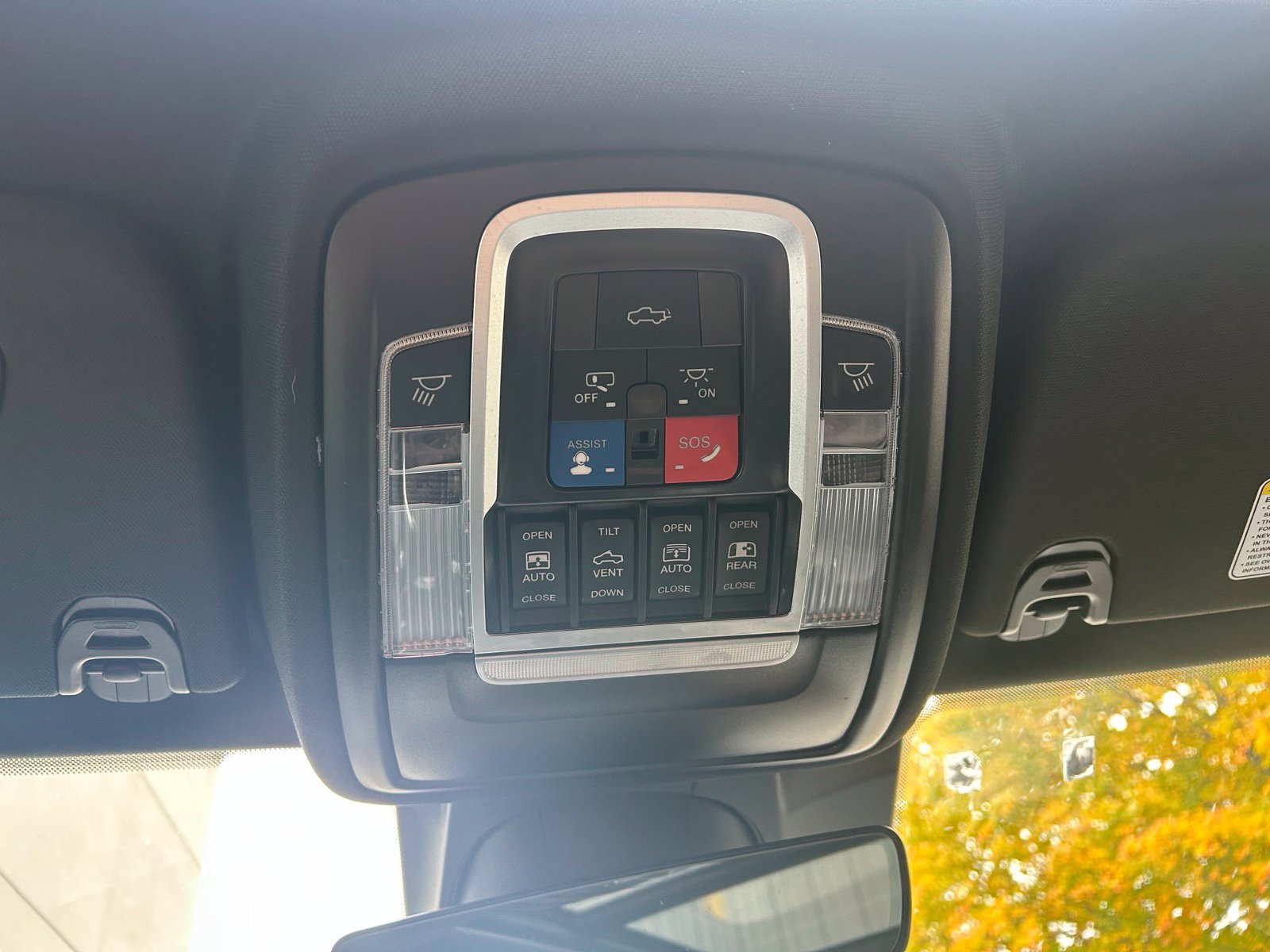 Used 2024 RAM 1500 Laramie AWD/4WD image 18
