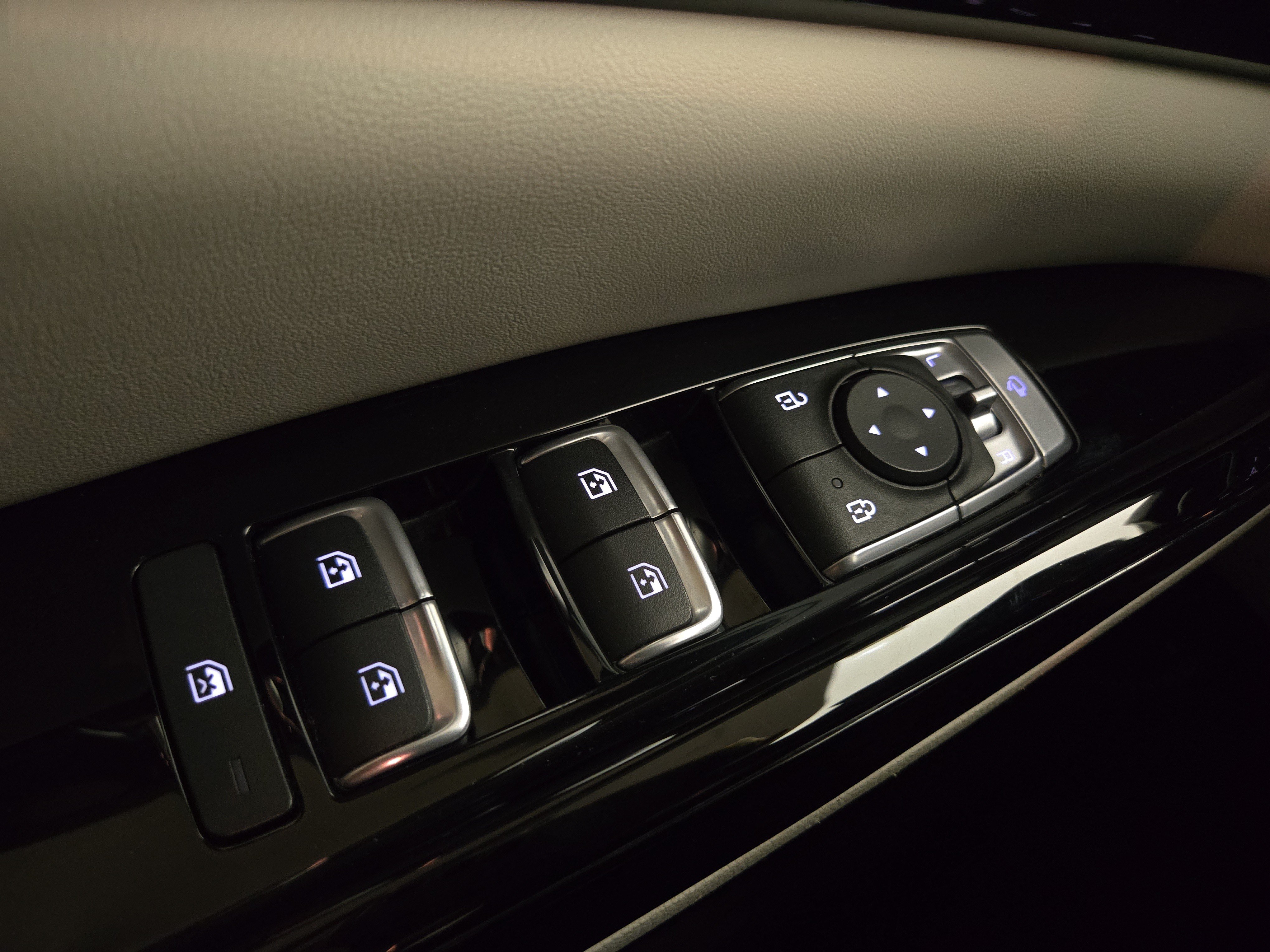 Used 2022 Kia Carnival SX FWD image 28