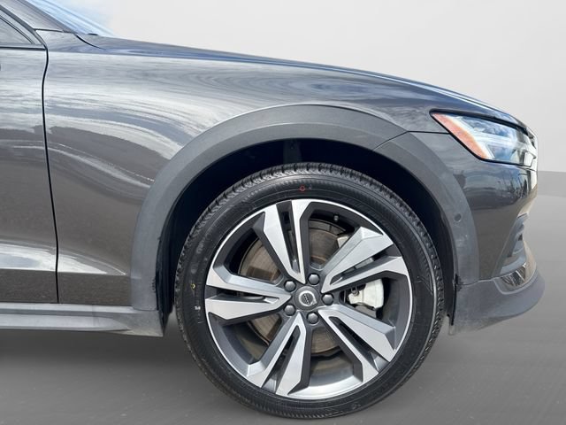 Certified 2025 Volvo V60 B5 Cross Country Plus AWD/4WD image 22