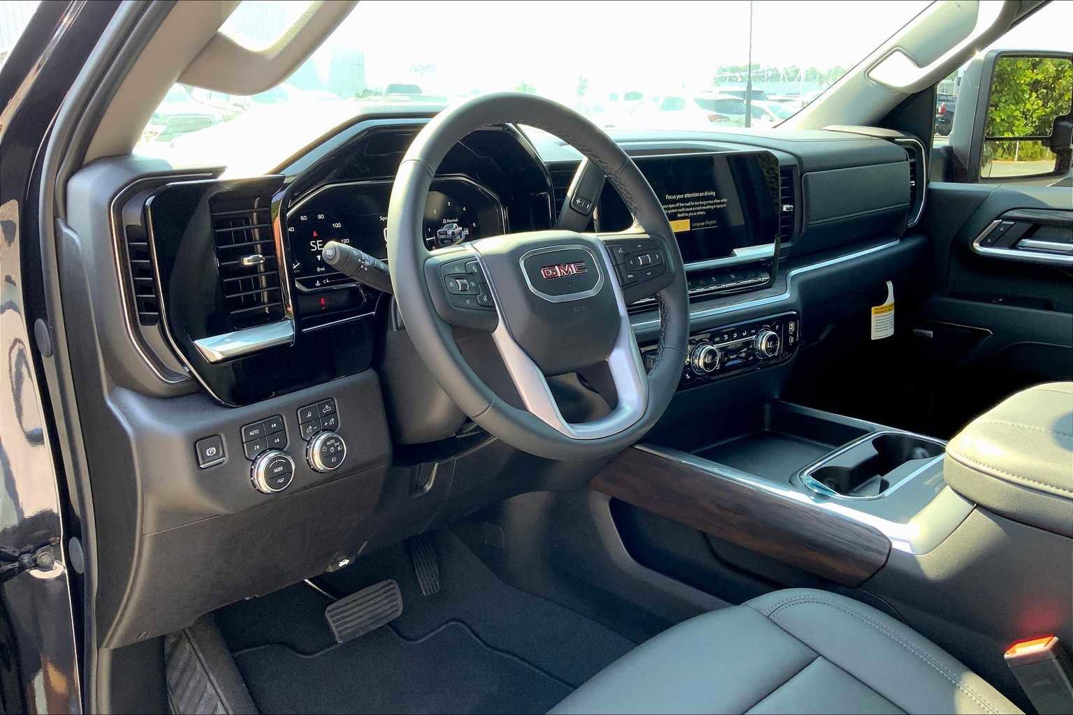 New 2025 GMC Sierra 3500 SLT w/ SLT Premium Package AWD/4WD image 8