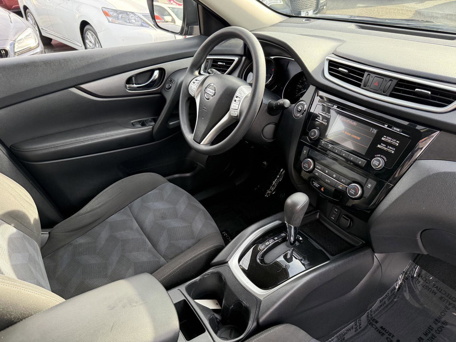 Used 2016 Nissan Rogue SV image 21