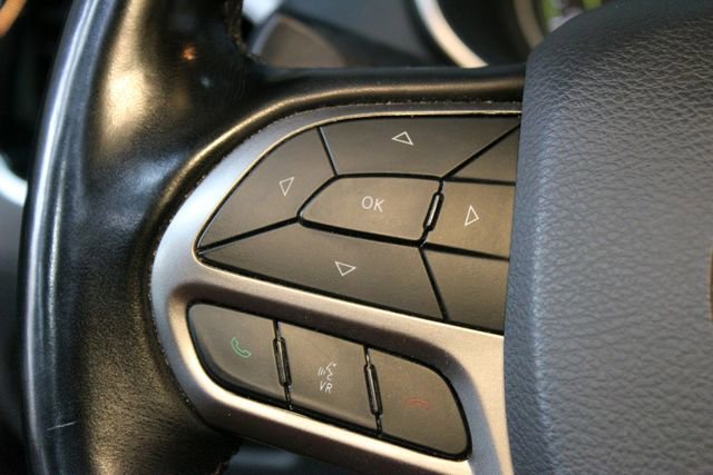 Used 2020 Jeep Cherokee Limited AWD/4WD image 21