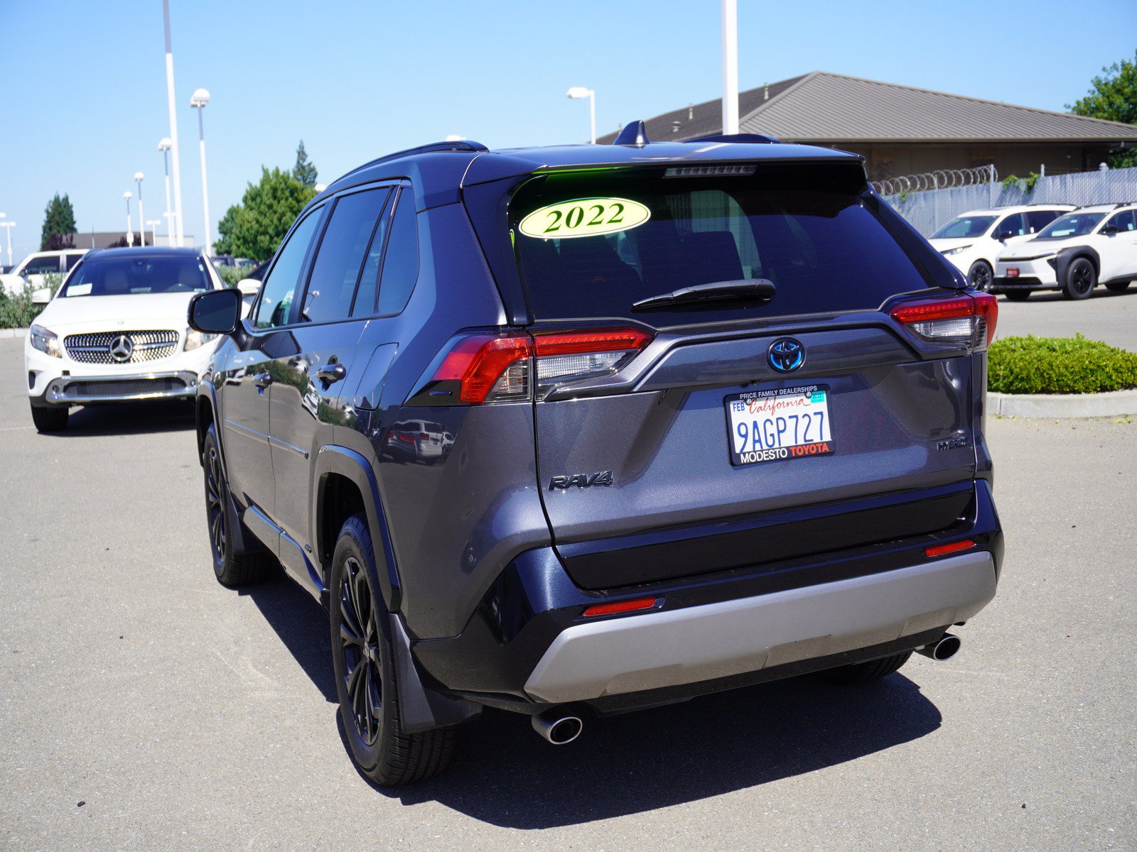 Used 2022 Toyota RAV4 SE w/ Convenience Package AWD/4WD image 9