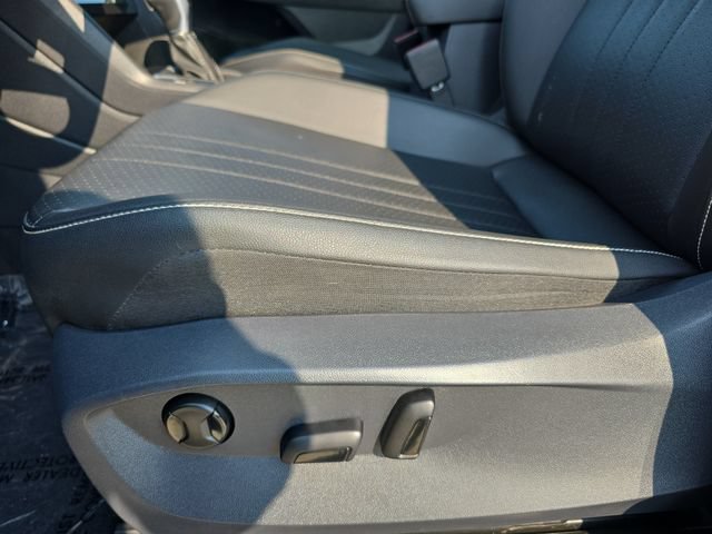 Used 2022 Volkswagen Tiguan SE w/ Panoramic Sunroof Package AWD/4WD image 32