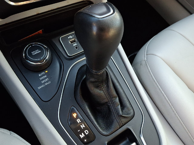 Used 2020 Jeep Cherokee Latitude Plus AWD/4WD image 16